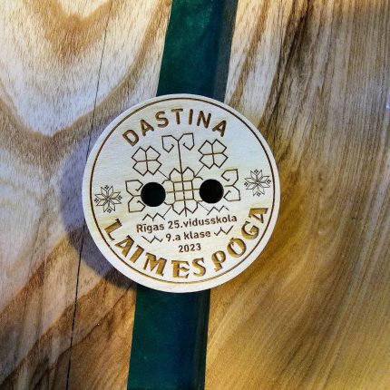 Laimes poga no finiera ar personalizētu gravejumu